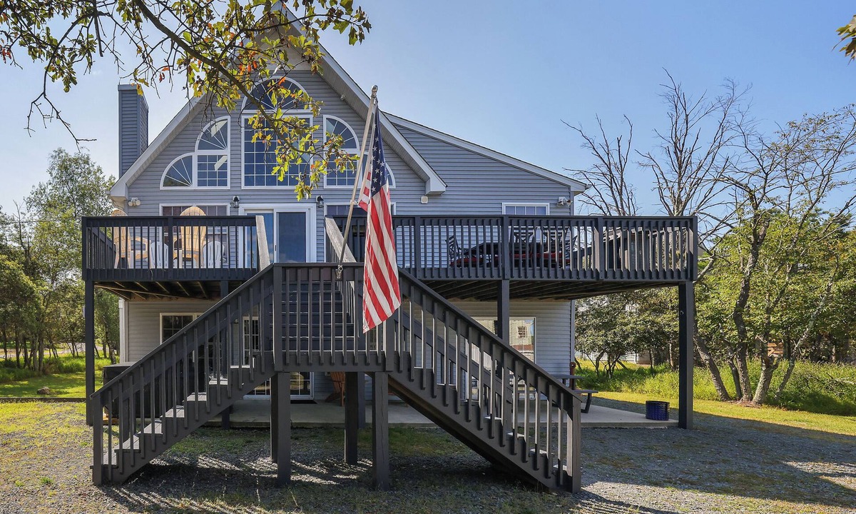 Albrightsville Ski Chalet | WolfRun Lake View Chalet, 200 feet from Lake, Hottub