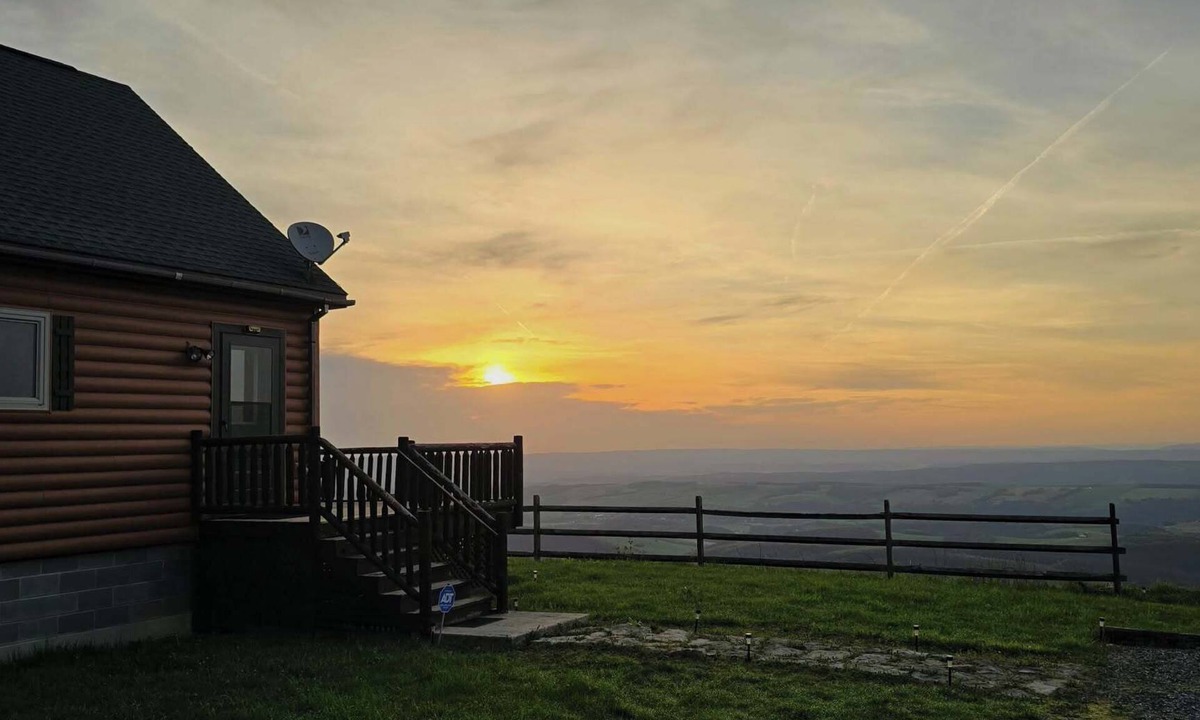 Schellsburg Cabin | Wonderful 3 bedroom cabin with new updates and breath taking views