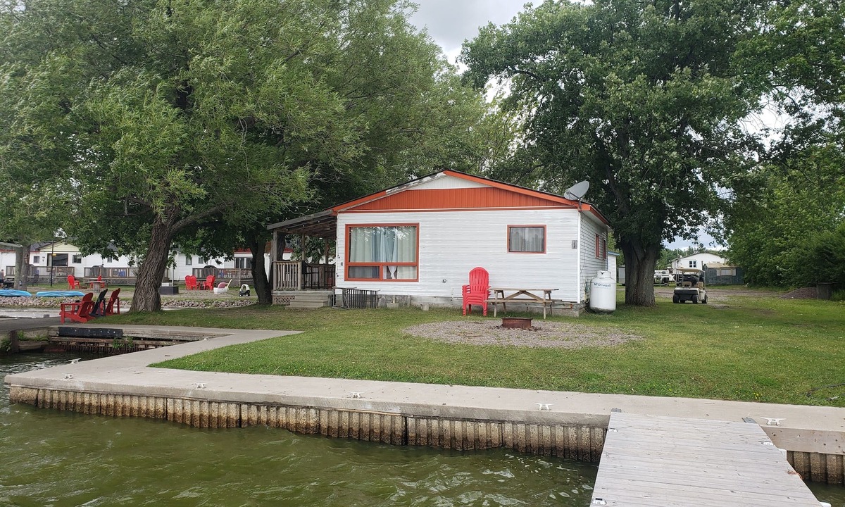 Lavigne Cottage | Wood Pecker #12 lake side 4 Bedroom cottage
