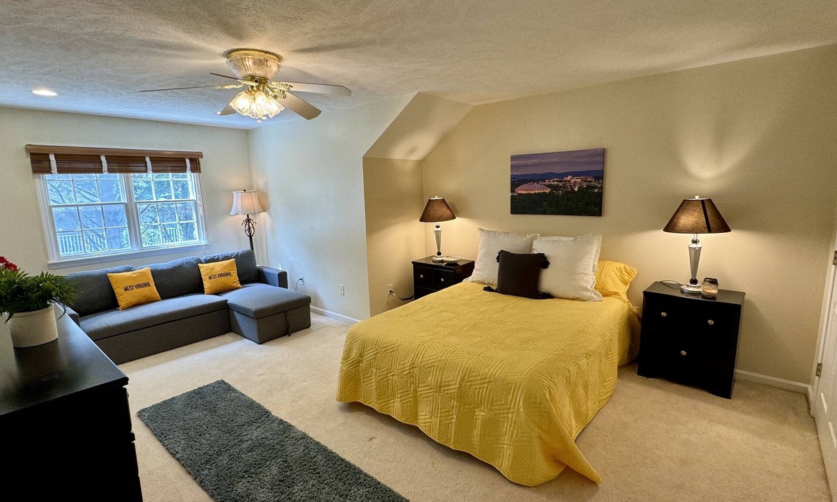 Morgantown House | WVU Mini-Château. Cozy home located next to stadium + hospital-5 min walk.