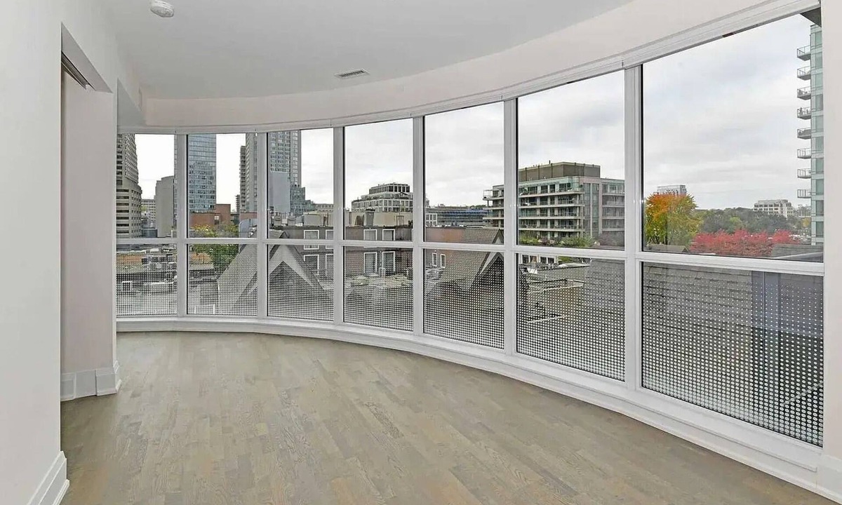 Bloor-Yorkville Condo | YORKVILLE LUXURY CORNER SUITE!