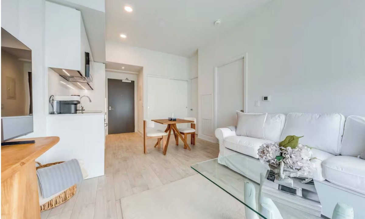Bloor-Yorkville Condo | Yorkville Luxury Unit