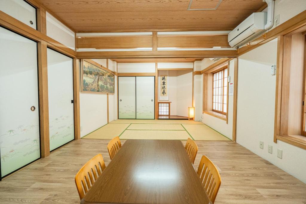 Higashiyotsugi Apartment | Yotsugi House 2nd Floor - Prime Location Near Asakusa and Skytree