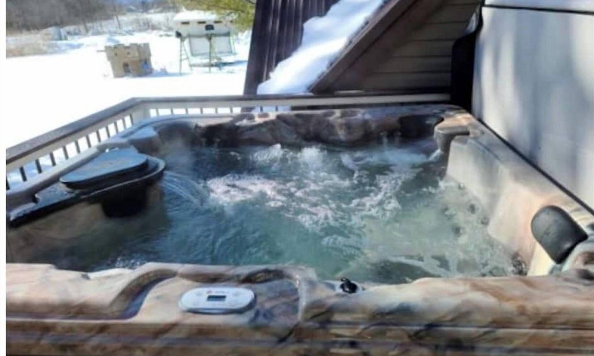 Swengel House | Your summer getaway- with a hot tub!
