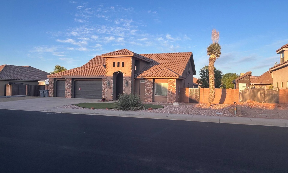 Hurricane House | Zion getaway 4 bedroom apt within my home! Private & separate from owners area!