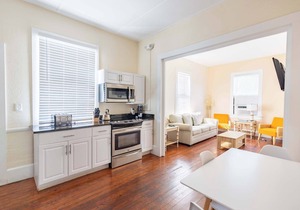 1 Block to Duval St | Banana's Foster Guesthouse