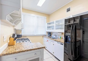 1 Block to Duval St | Banana's Foster Guesthouse