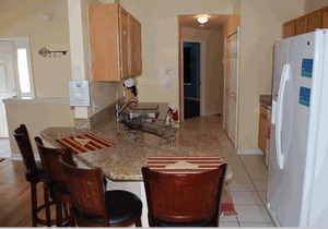 10 Min From Disney,wi-fi,netflix, gas heated private pool,2 masterbed, sleeps 8
