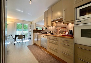 2-bedroom apartment overlooking the Canal Saint Martin