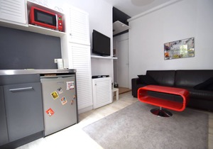 2-room apartment with terrace, near Paris