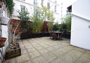 2-room apartment with terrace, near Paris