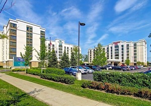 2-Star Hotel ∙ Hampton Inn by Hilton Toronto Airport Corporate Centre