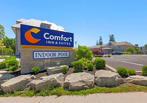 2-Star Hotel ∙ Comfort Inn & Suites Thousand Islands Harbour District