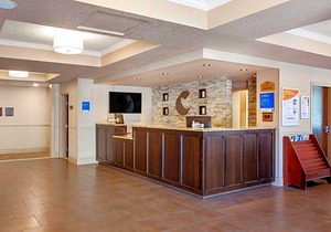 2-Star Hotel ∙ Comfort Inn & Suites Thousand Islands Harbour District