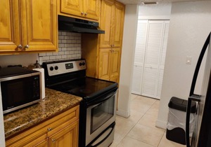 2BR/2BA Condo with King Bed, A/C and Free Parking