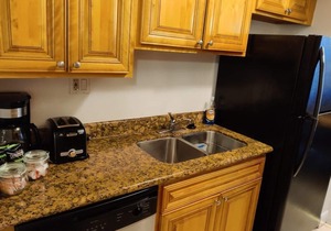 2BR/2BA Condo with King Bed, A/C and Free Parking