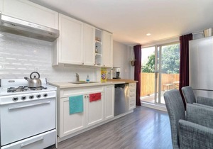 3 Bedroom Leslieville Flat With Roof Terrace
