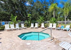 3 Bedroom Resort Style Condo, 3 Miles to Disney!