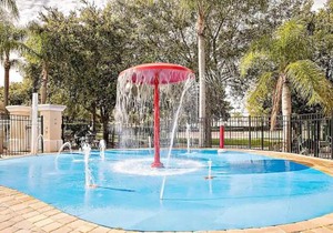 3 Bedroom Resort Style Condo, 3 Miles to Disney!