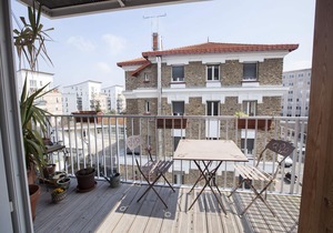 3 rooms 63m2, near PARIS, quiet, with metro and shops