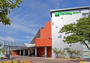 3-Star Hotel ∙ Holiday Inn Oakville Centre, an IHG Hotel