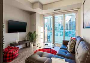 31st Floor 2BR-2Bath, Free Parking, CN TOWER VIEW!