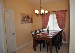 4 bedroom / 2 bathroom Villa 10 Minutes To Disney With Private Pool