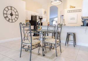 4 Bedroom Home with Tranquil Lakeview Pool/Spa & Game Room (close to Disney!)