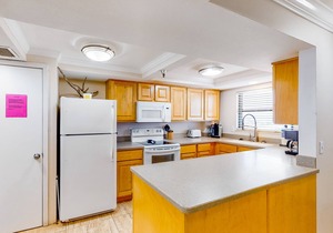 5th Floor Gulf-Front Condo In Navarre Beach with Shared Pool