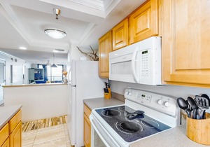 5th Floor Gulf-Front Condo In Navarre Beach with Shared Pool