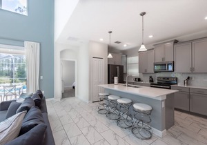 601DSD: BEAUTIFUL! 5bd/5bath with pool and games room