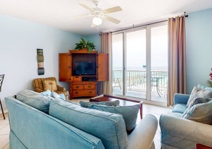 6th-floor Gulf-front condo with views - close to entertainment