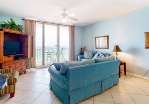 6th-floor Gulf-front condo with views - close to entertainment