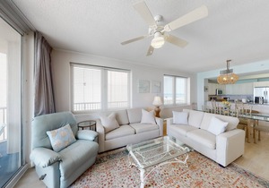 7th Floor Gulf-Front Condo w/Views, Close To Local Restaurants