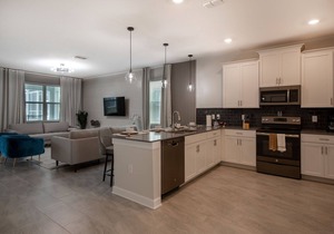 840DSD: Elegant Family Friendly 7-bed/5-bath
