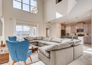 8992 CC - Exquisite 5 Bed Single Family