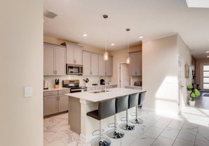 8992 CC - Exquisite 5 Bed Single Family