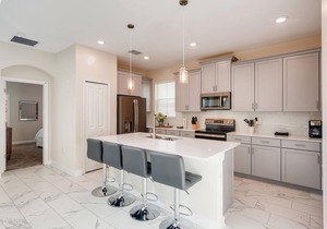 8992 CC - Exquisite 5 Bed Single Family