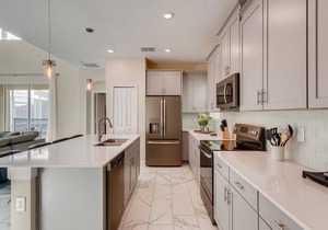 8992 CC - Exquisite 5 Bed Single Family