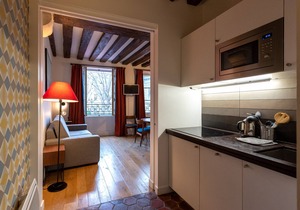A real nest in the center of Latin Quarter : honey moon or family.