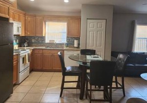 Arthur's Apt Home 1 - One Bedroom House, Sleeps 2