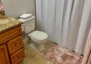 Arthur's Apt Home 1 - One Bedroom House, Sleeps 2