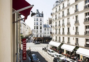 Bastille Hostel