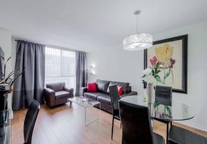 Bay St. Penthouse 1 Bdrm condo Sleeps 4 Free Parking Walk to Sick Kids Hospital