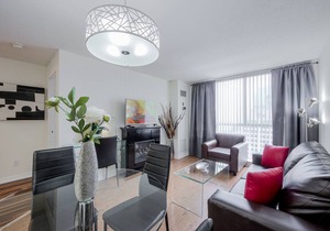 Bay St. Penthouse 1 Bdrm condo Sleeps 4 Free Parking Walk to Sick Kids Hospital