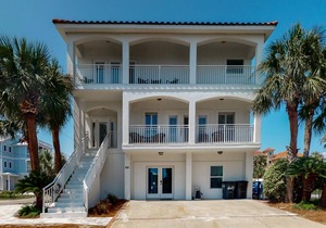 Beach Chairs from March to October! 100 YARDS To The Uncrowded Beach! Secluded Area!