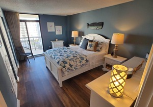 Beautiful 1 Bedroom Condo Steps from the Beach!