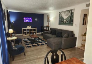 Beautiful 2-Bedroom Condo Near Universal and other Orlando Attractions, King Bed & Wi-Fi