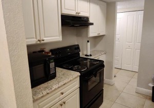Beautiful 2-Bedroom Condo Near Universal and other Orlando Attractions, King Bed & Wi-Fi