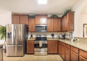 Beautiful 6 Bedroom Home, 6 Miles from Disney World, South Facing Pool